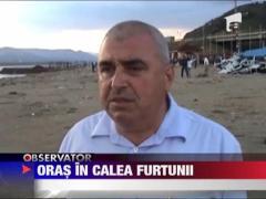 Paznic luat pe sus de furtuna, cu tot cu ghereta, in Severin