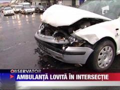 Ambulanta lovita in intersectie