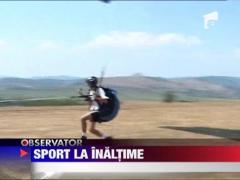 Pasionatii de inaltimi au iesit la un zbor cu parapanta