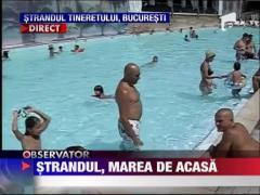 Bucurestenii care nu au plecat la mare s-au refugiat pe malul piscinelor