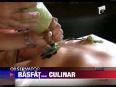 Femei dezbracate pe post de farfurii