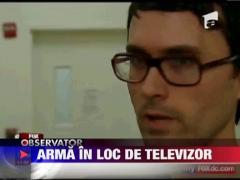 Arma semiautomata in loc de televizor
