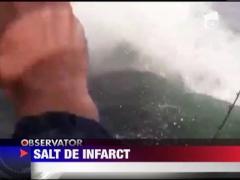 O balena a fost la un pas plonjeze in barca unor pescari