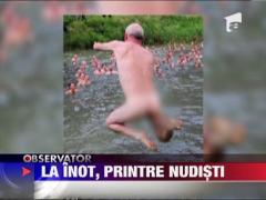 Baie in pielea goala intr-un lac de poveste din Marea Britanie