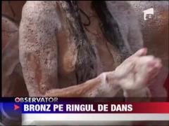 Petrecere in spuma pe plajele din Mamaia