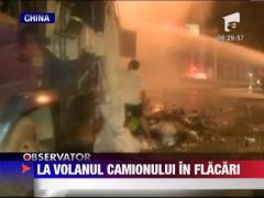 Un sofer a condus un camion in flacari spre o zona nepopulata, pentru a-si feri semenii de un dezastru