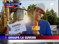 Groapa de jumatate de metru, langa Guvern, pe o strada asfaltata recent