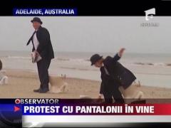 Protest cu pantalonii in vine in Australia