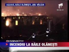 Incendiu la Baile Olanesti: Acoperisul unei cladiri de patrimoniu a luat foc