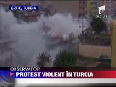 Mii de kurzi s-au batut cu fortele de ordine, intr-o provincie din sud-estul Turciei