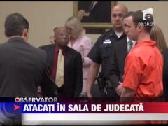 Criminali atacati in sala de judecata