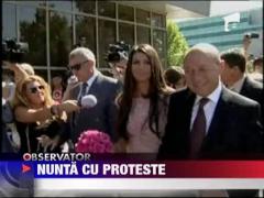 Incidente la nunta Elenei Basescu! Presedintele statului, huiduit de protestatari