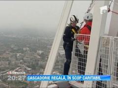 Printul Andrew a coborat in chingi, de la 239 de metri, in scop caritabil