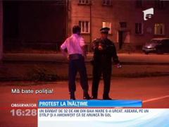 Protest pe un stalp de electricitate