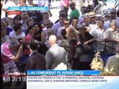 Peste 3.000 de persoane sunt prezente la comemorarea a 140 de ani de la moartea lui Avram Iancu, la Tebea