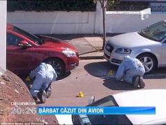 Panica la Londra. Un barbat a cazut dintr-un avion si a aterizat peste o masina parcata