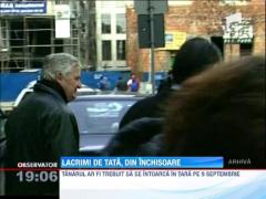 Ioan Avram Muresan isi plange fiul, din spatele gratiilor