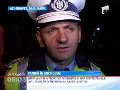 Un microbuz plin cu muncitoare si o masina de teren s-au ciocnit pe strada din din Baia Mare