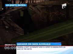 Un sofer baut bine a ajuns cu masina intr-un sant adanc de trei metri