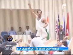 Un barbat s-a dezbracat inaintea discursului premierului indian