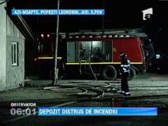 Depozit plin cu mobila distrus in totalitate de un incendiu puternic