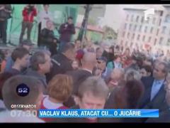 Un barbat a simulat ca il impusca pe presedintele Cehiei cu un pistol de jucarie