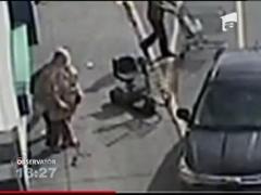Lectie de spirit civic in SUA! Mai multi martori la un jaf fug dupa agresor pana il pun la pamant