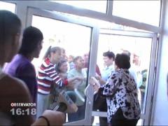 Drobeta Turnu Severin: 1000 de pensionari s-au luptat cu indarjire pentru o punga cu mancare