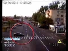 IMAGINI SOCANTE! Loviti langa trecerea de pietoni