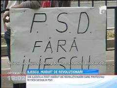 UPDATE / Ion Iliescu, huiduit si apostrofat de un grup de revolutionari