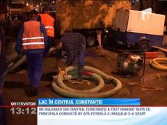 Un bulevard din centrul Constantei a fost inundat. Conducta principala de apa potabila a cedat