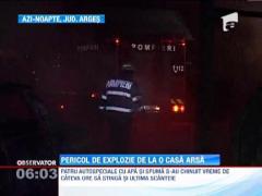 Pericol de explozie de la o casa arsa
