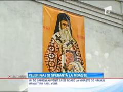 Mii de credinciosi s-au rugat la moastele Sfantului Nectarie