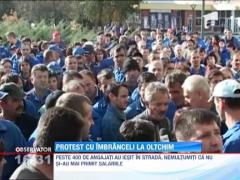 Protest la Oltchim! 400 de salariati au iesit in strada pentru salariile lor