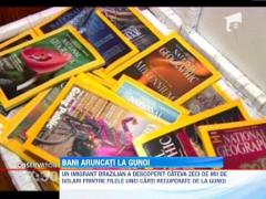 Un imigrant din SUA a gasit zeci de mii de dolari intr-o carte aruncata la gunoi