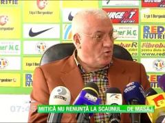 Dumitru Dragomir si-a adus scaun pentru masaj in biroul de la Liga!