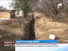 Un tanar a murit ingropat de viu in timp ce incerca sa scoata o teava de fier dintr-un sant