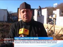 Case construite de voluntarii din Marginea