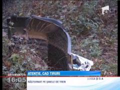 Traficul feroviar a fost blocat in Ramnicu Valcea, dupa ce un TIR s-a rasturnat pe calea ferata