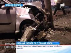 O tanara din Bistrita a intrat cu o masina intr-un stalp din cauza alcoolului