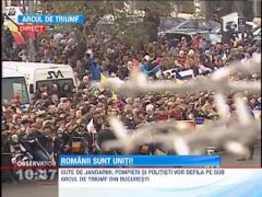 Mii de romani iau parte la parada de Ziua Nationala organizata la Arcul de Triumf din Capitala