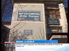 Un elev de clasa a noua a fost luat cu ambulanta de la scoala ,dupa ce a consumat droguri legale