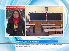 Elevi blocati in nameti