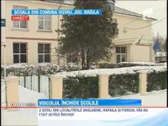 Scoli inchise din cauza zapezii