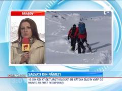 13 din cei 47 de turisti blocati de cateva zile in varf de munte au fost recuperati