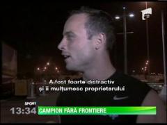 Oscar Pistorius, sportivul fara picioare, s-a luat la intrecere cu un cal arab si a castigat!