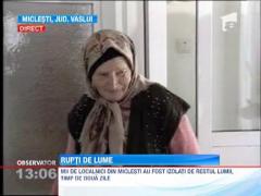 Mii de localnici din Miclesti au fost izolati de restul lumii, timp de doua zile