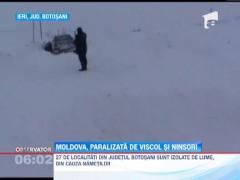 Moldova, paralizata de viscol si ninsori