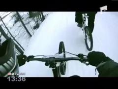 Cu bicicleta pe partie