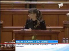 150 de deputati au intarziat la depunerea juramantului